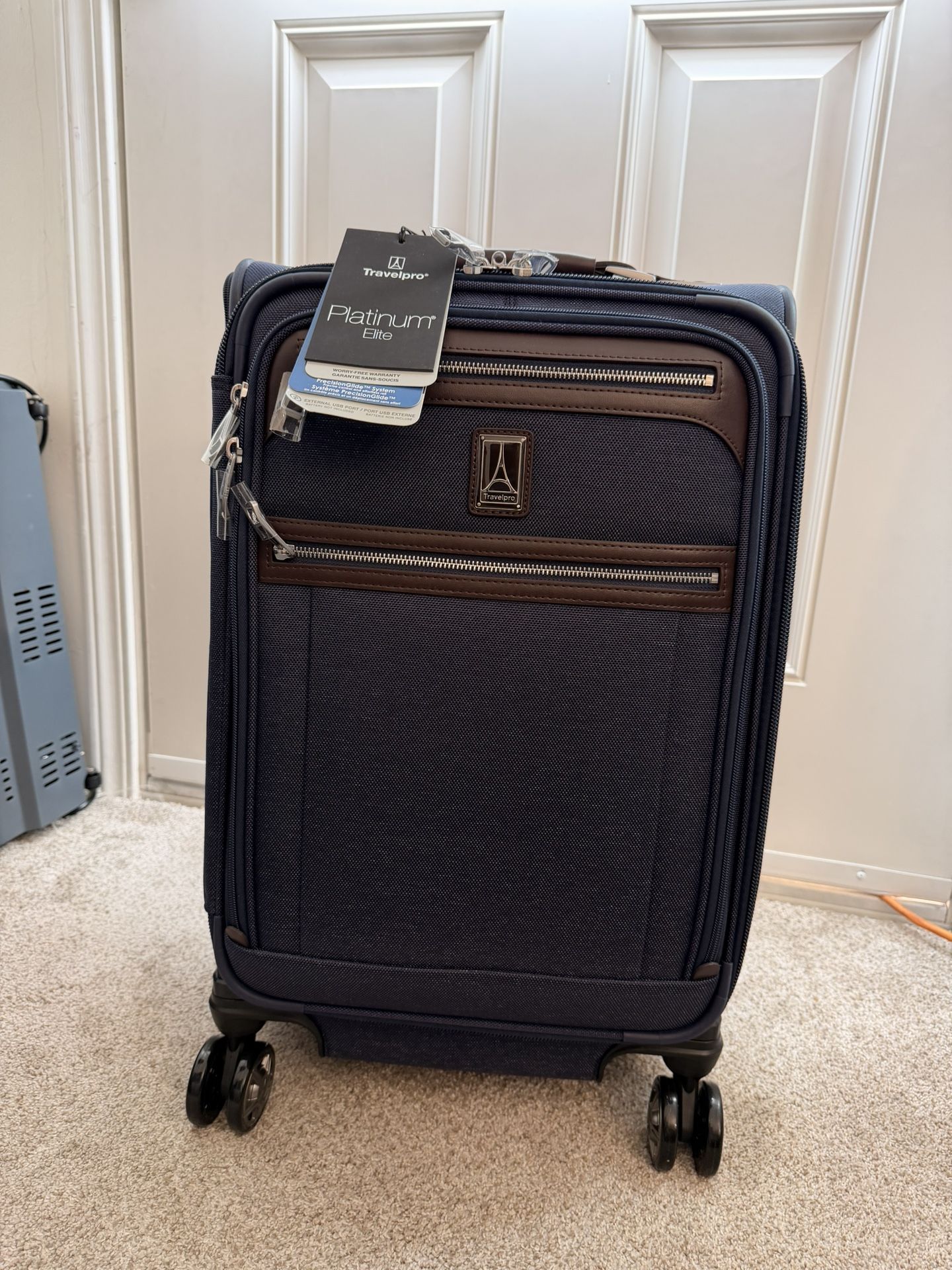 NEW Travelpro Platinum Elite Business Plus Carry-On Spinner – True Navy 21"