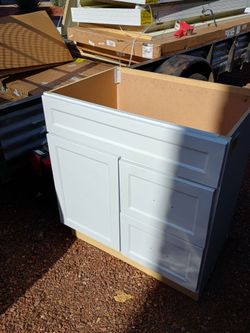 White Shaker 30" vanity Base Cabinet with Drawers