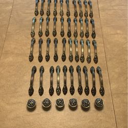 89 Amerock  Antiqued Brass Drawer And Cabinet Pulls And 6 Knobs
