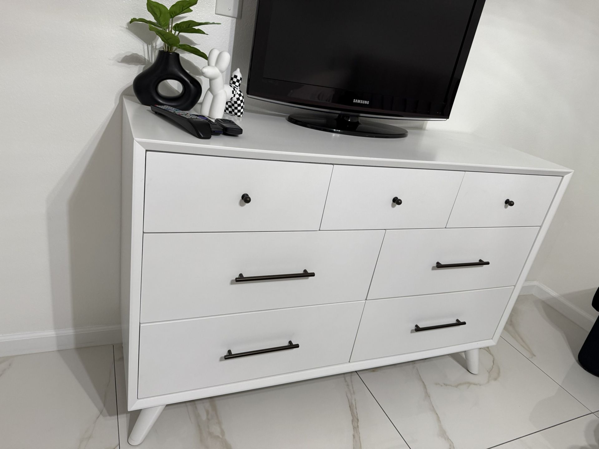 $4 00 100%wood Very Heavy With Matching Night Stand 