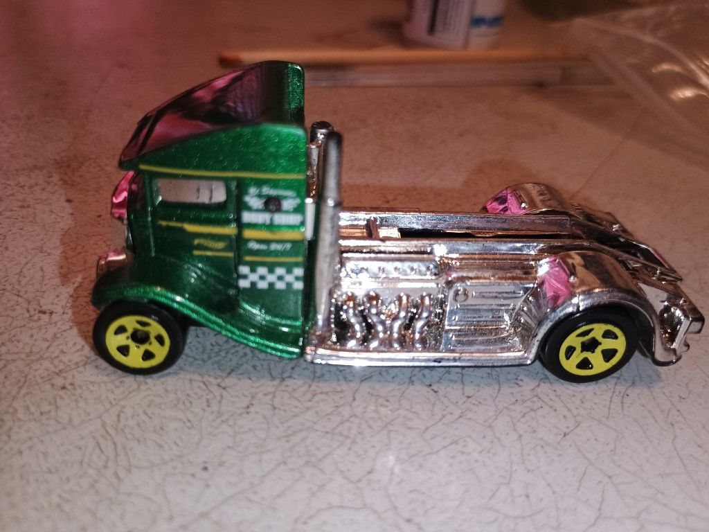 HOT WHEELS 2015 HW WORKSHOP FAST-BED HAULER # 224/250 GREEN