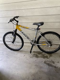 26’ TREK  bicycle 21 speed good condition New Tires