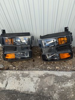 Chevrolet Silverado Headlight 2021