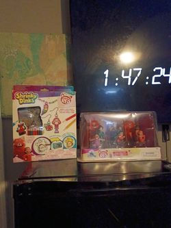 Turning red Shrinky dink and deluxe figure set