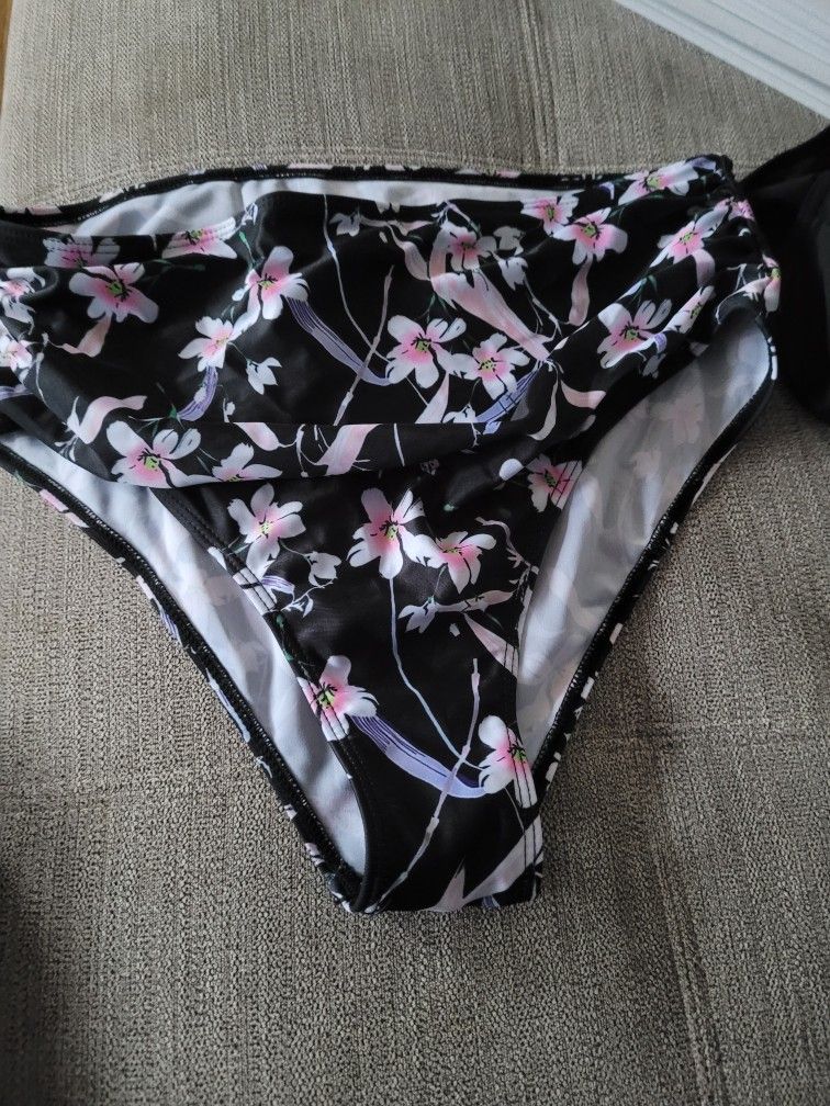 Brand new bikini bottoms woman's size large