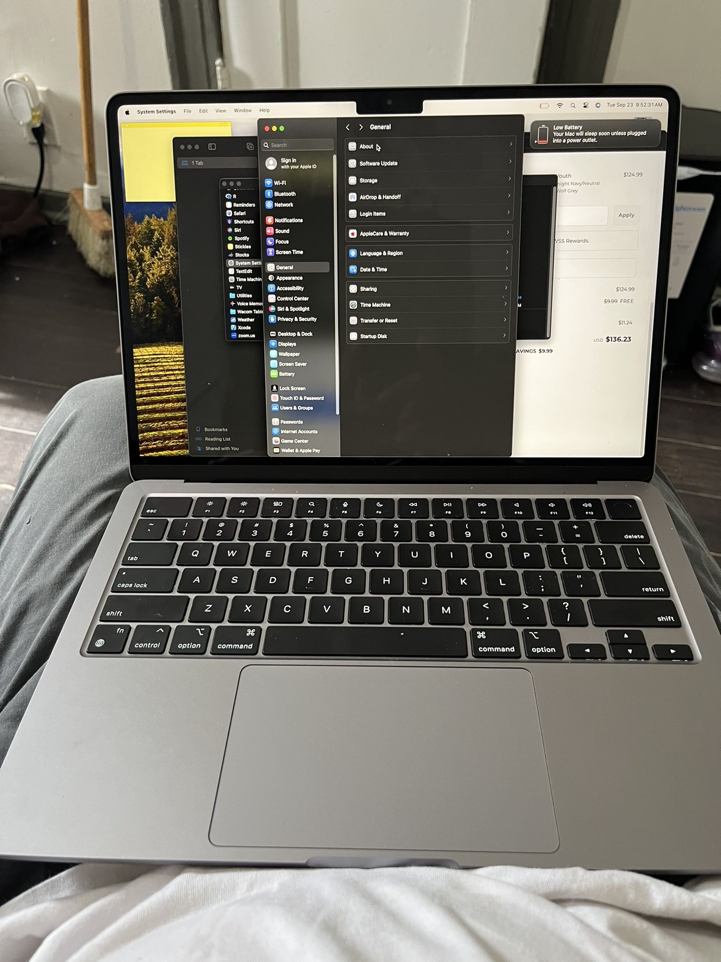 Apple Mac Book Air M2 8Gb ram (2022) 