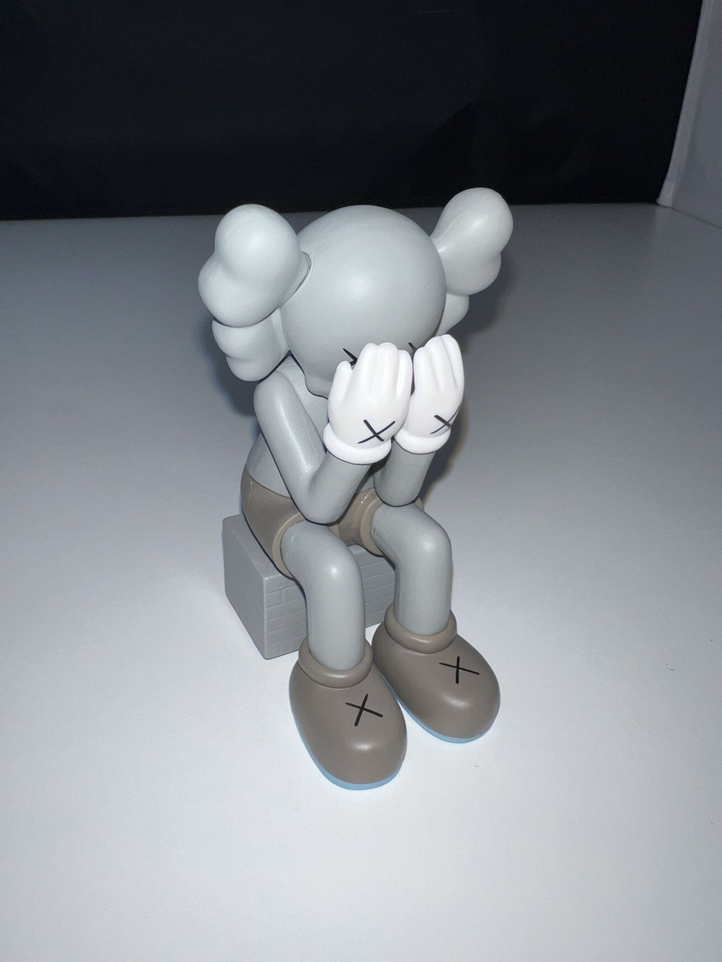 KAWS Inspired Sculpture Bear Figure Collectibles Building Blocks Sitting HAND in Face Decoration, Model Toy Unique Gift Hypebeast - Gray