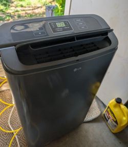 LG 12000 BTU AC Unit Air Conditioner And Dehumidifier 