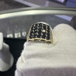 14kt Yellow Gold Sapphire Ring size 6 