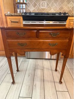 Vintage Side Table (GreenwayRd and Cave Creek road)