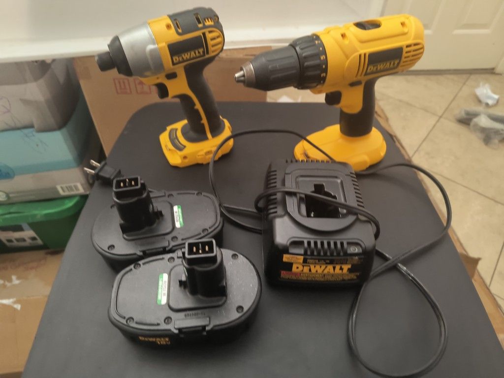 DEWALT DC 825, IMPACT DRIVER, DEWALT DC759 DRILL. CORDLESS.