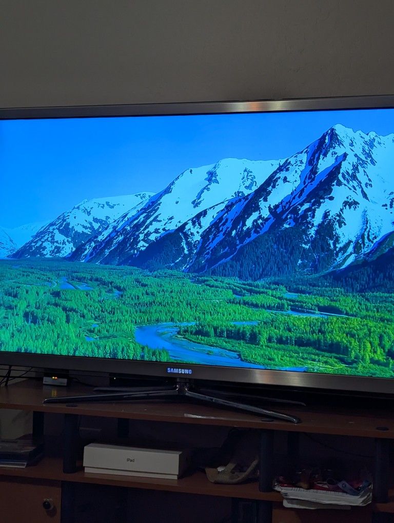 2015 Samsung 55 Inch Crystal Edge Flatscreen Smart TV