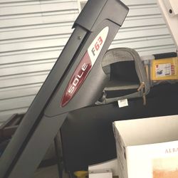 Treadmill - Electric - SOLE F63