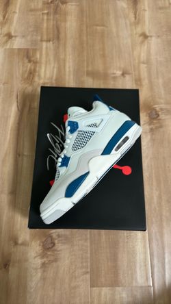 Jordan 4 Retro - Military Blue size 9.5 M