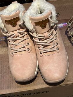 Quatchi Women’s Light Pink Boot 🥾 Size 9