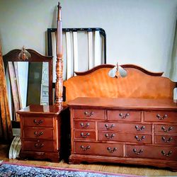 Traditional Four-Poster Bedroom Set – Dresser, Nightstand & Headboard with Mirror