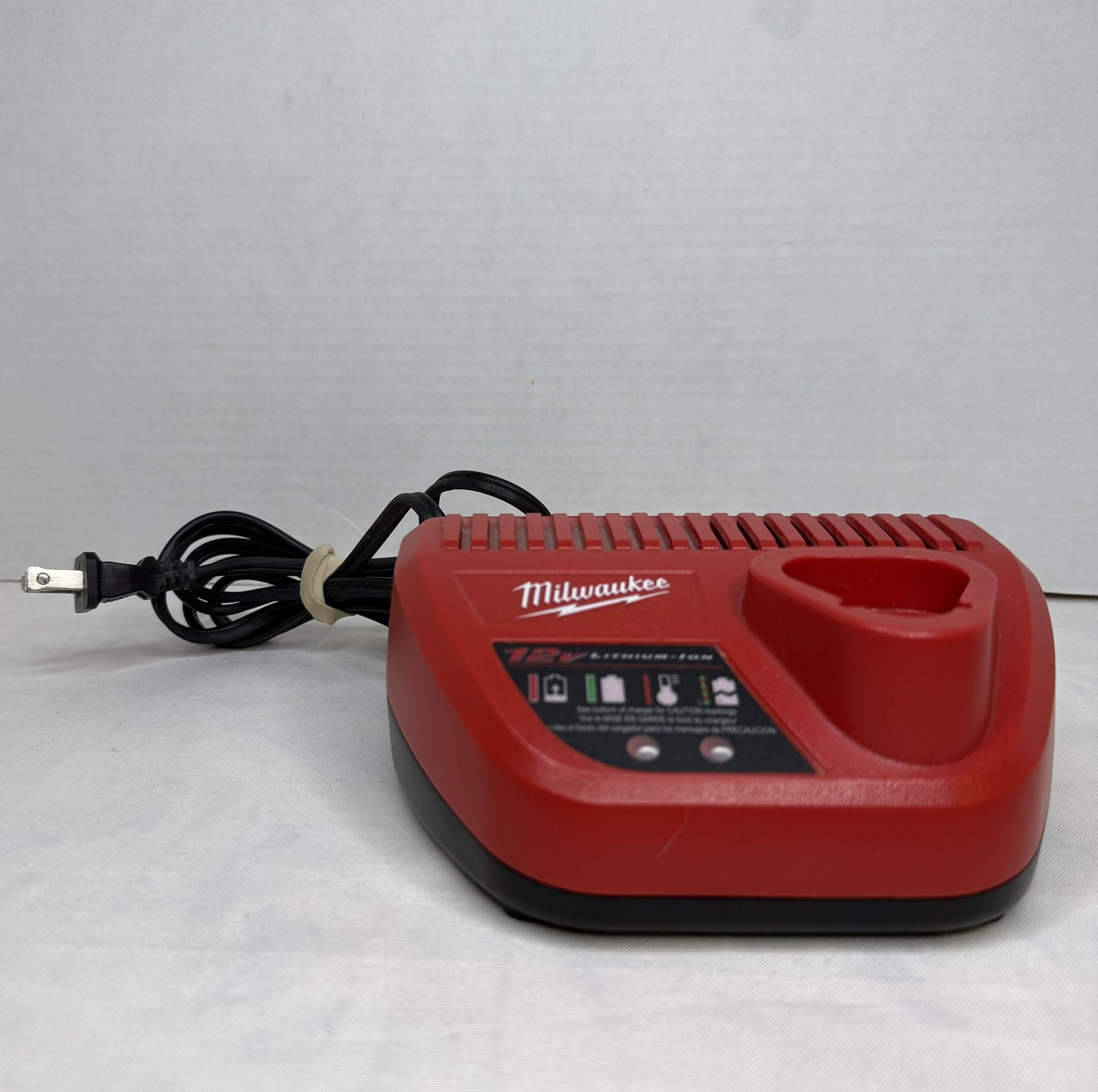 Milwaukee M12 Lithium-ion Battery Charger - Red (48-59-2401)