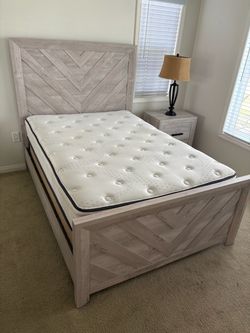 Full size bed/dresser