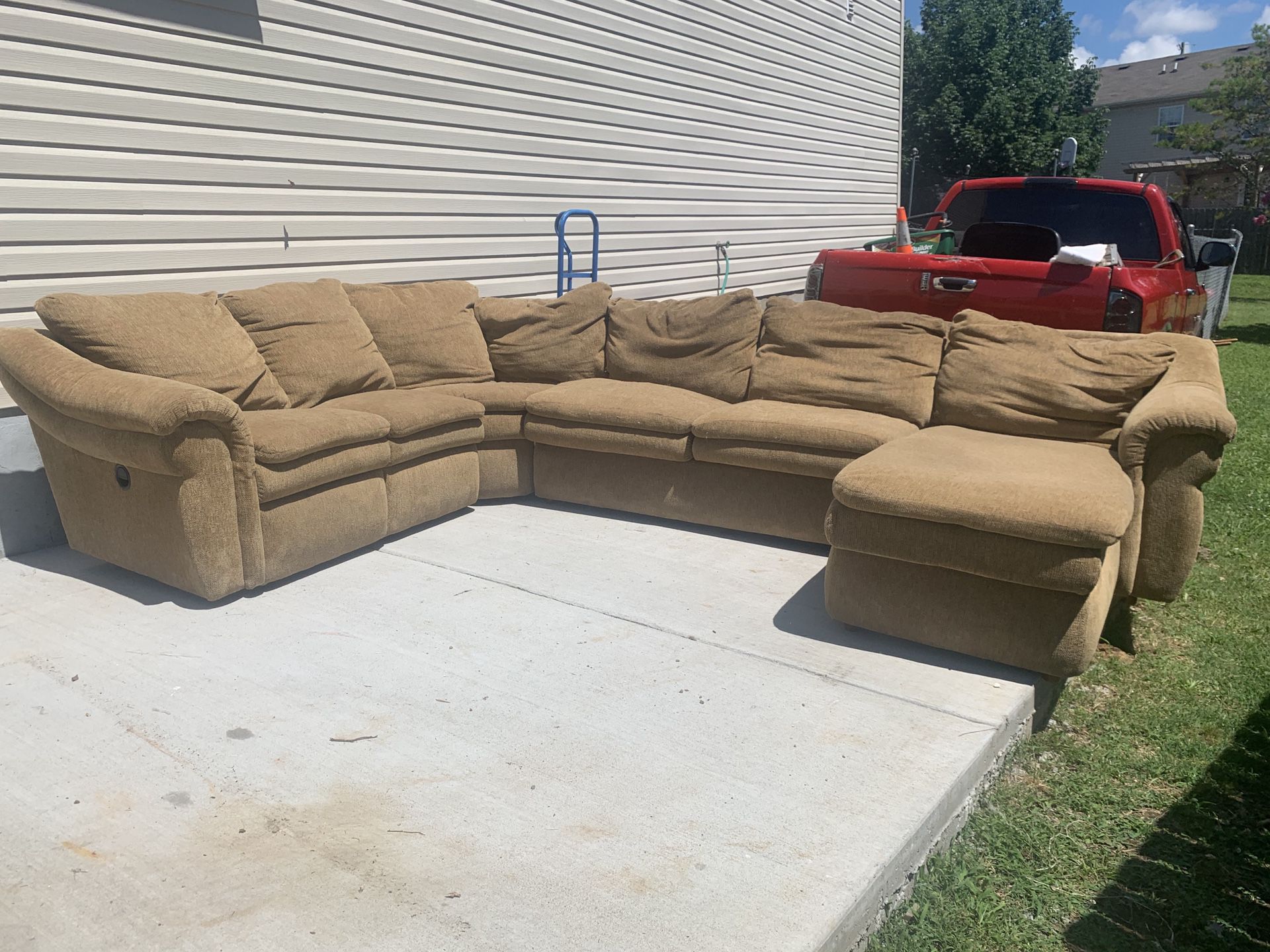 SECTIONAL COUCH WITH PULL OUT BED AND RECLINER