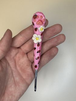 Paw crochet hook size f