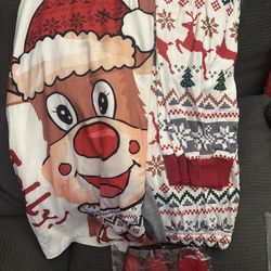 New with tags men’s Christmas pj set size Medium includes socks