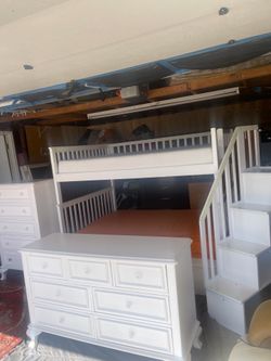 Full Size Bunk Bed /2 Mattresses /Diamond Knobs, 1 Tall Dresser 1 Long Dresser/ Mirror Full size Bunk, bed  2  Full Mattresses / 1 Tall Dresser/ 1 Lon