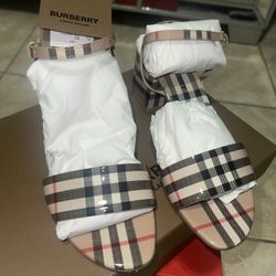 BURBERRY HEELS