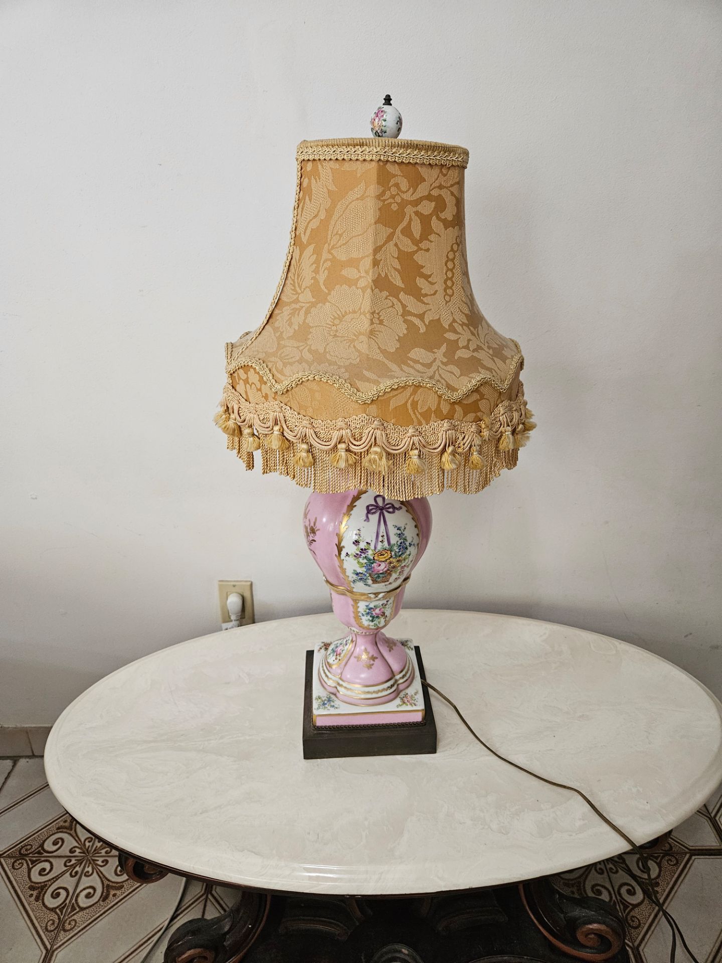 Beautiful vintage large victorian style lamp