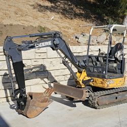 2014 John Deere Mini Excavator X. Delivery Available 