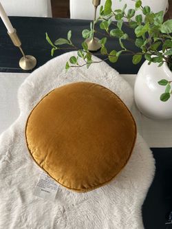 Threshold Round Velvet Throw pillow new