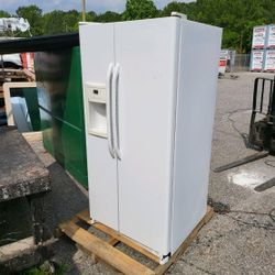 White Side BY Side Refrigerator Works Well $200
