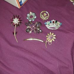 7 Uncommon Vintage Brooches