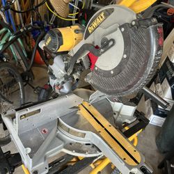 12” Dewalt Compound Mitre Saw W/stand 