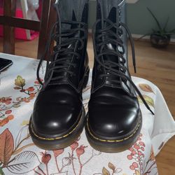 Doc Martens Size 7 Woman’s 