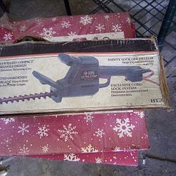 BLACK & DECKER 16IN COMPACT TRIMMER