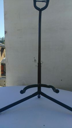 New Guitar stand for electric and acustica guitar...estando para guitarra electrica y acústica nuevo