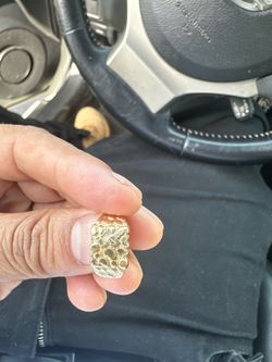 10k hollow. Pinky ring 6 1/2
