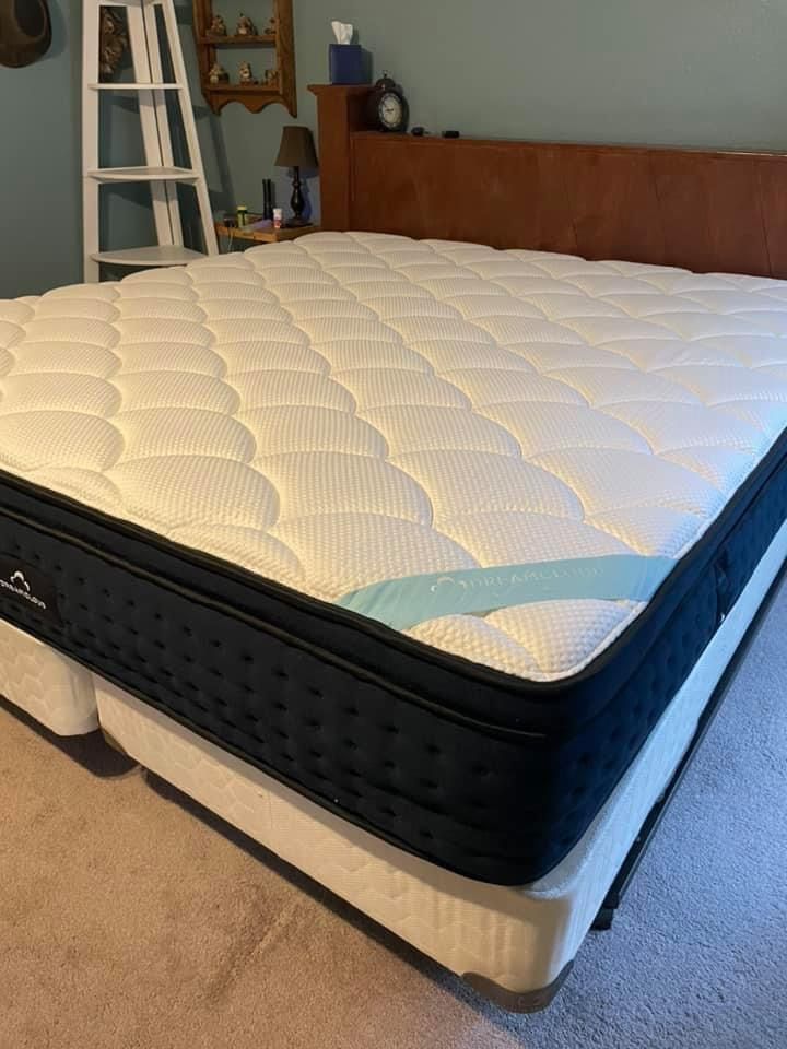 Dreamcloud Premier King Size Mattress - Like New Condition