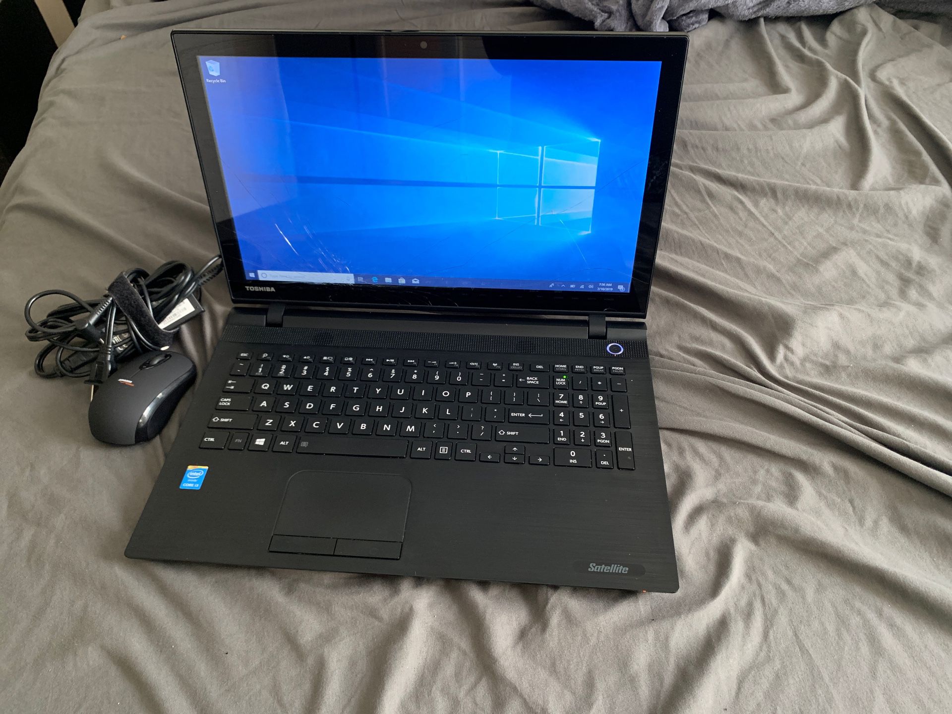 Toshiba Laptop w/charger & never used mouse