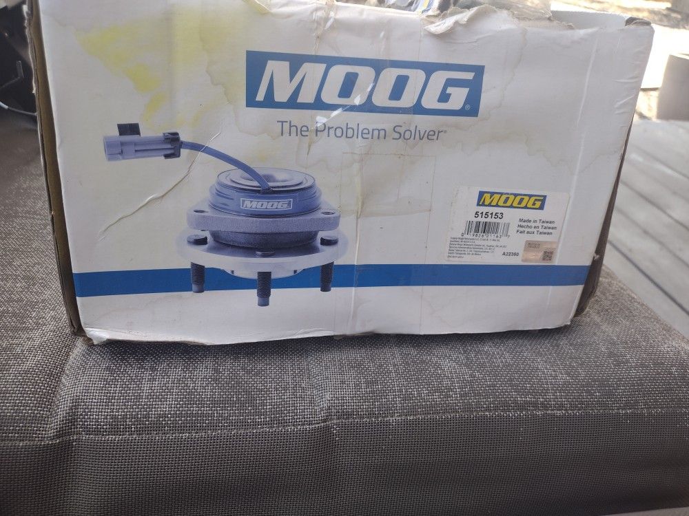 Open Box Moog 515153 Wheel Bearing & Hub Ford Transit 250