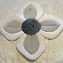 Blooming Bath Plush Lotus Baby Bath Seat