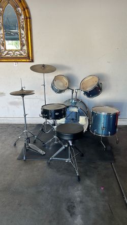 Kids drum set