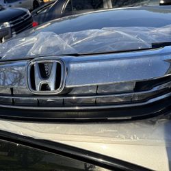 2017 Honda accord grill OEM 