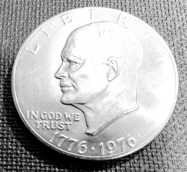 1976-P Eisenhower Liberty Bicentennial $1.00 Coin In Very Good Circulated Condition.