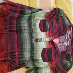 Woman's Tops In Medium To XL Sizes 