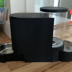 2 in 1 Gravity Feeder& waterer