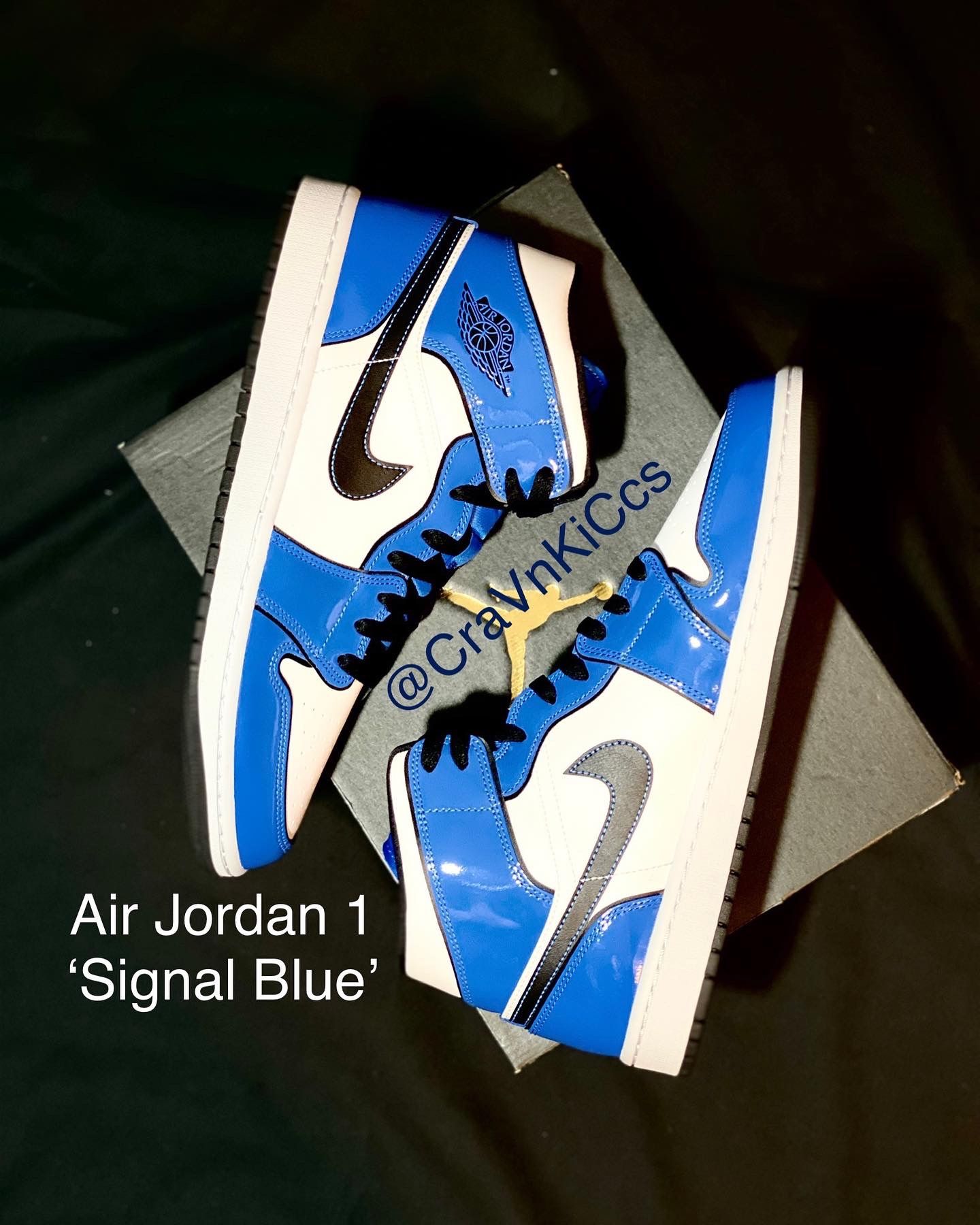 Air Jordan 1 signal Blue