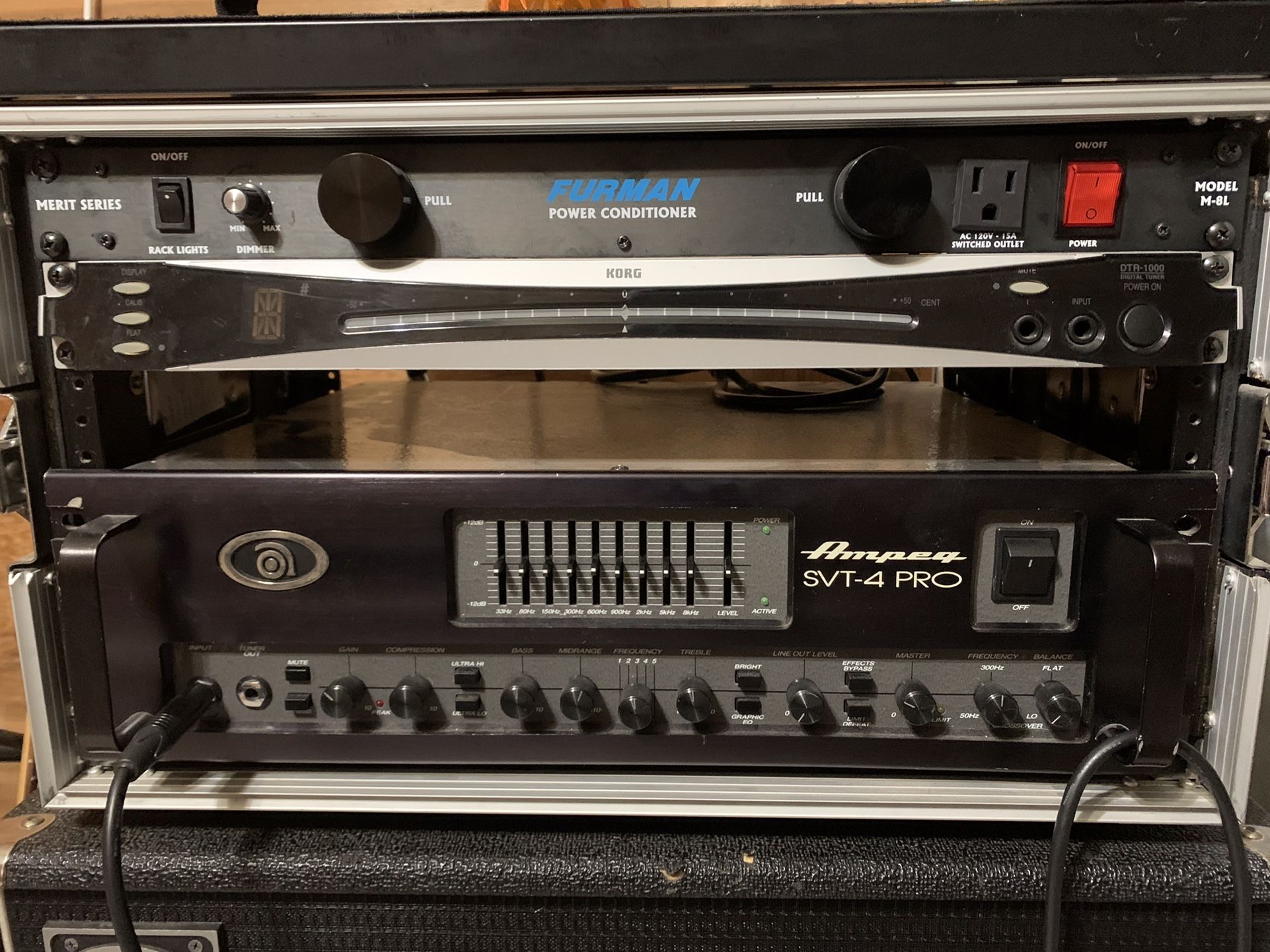 Ampeg SVT-4 PRO with Korg DTR-1000, Furman M-8L In 6U Rack Case