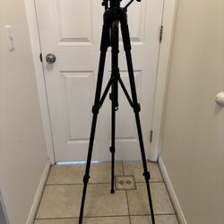 Tripod vivitar
