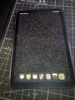 iPad mini 7 A17 Pro 128GB Wi-Fi + Spigen case + stand